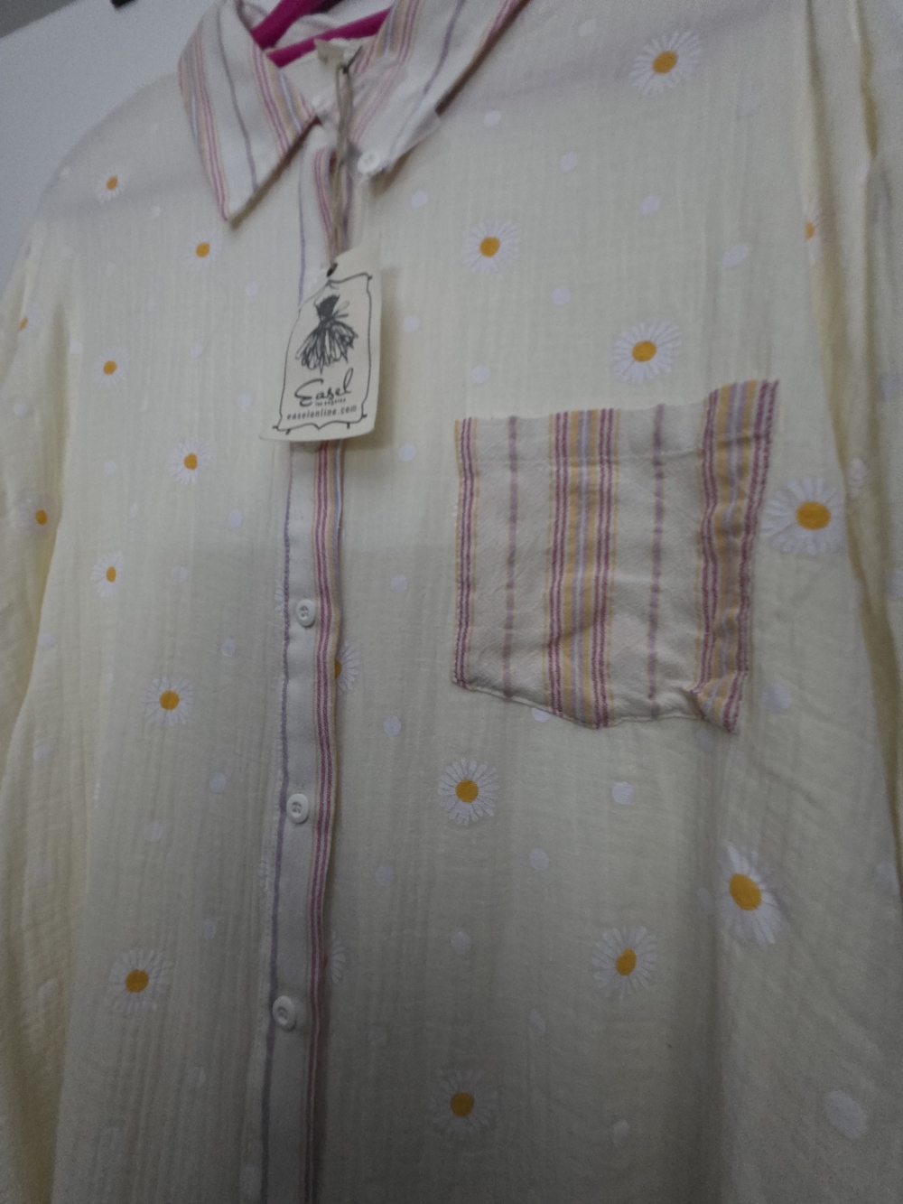 easel Cream Daisy-Print Button Front Shirt with Pink-Trim Pocket